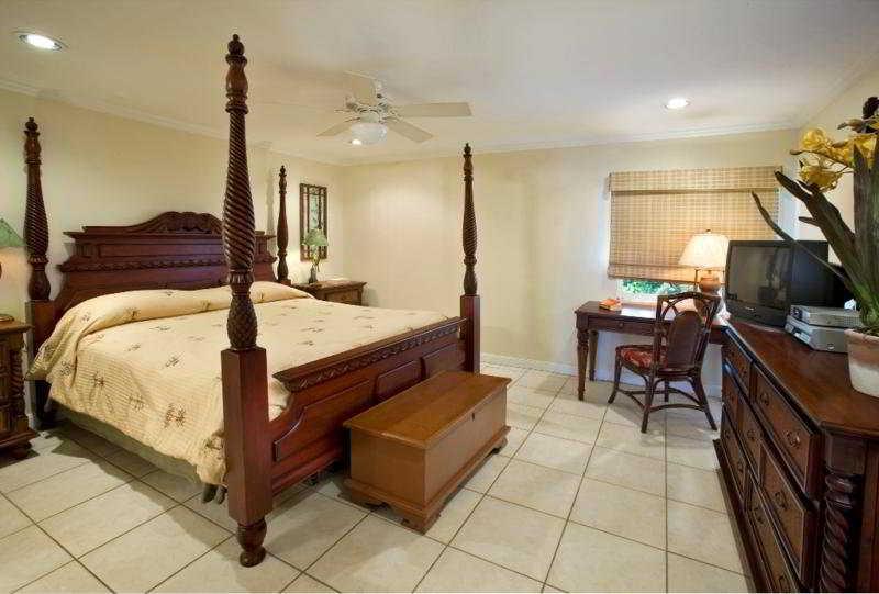 Crystal Cove Beach Resort By Antilles Resorts Smith Bay  Exterior photo